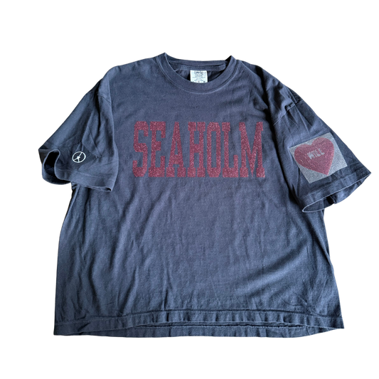 Seaholm Crewneck Boxy conservative crop Tee Black/Sangria Glitter